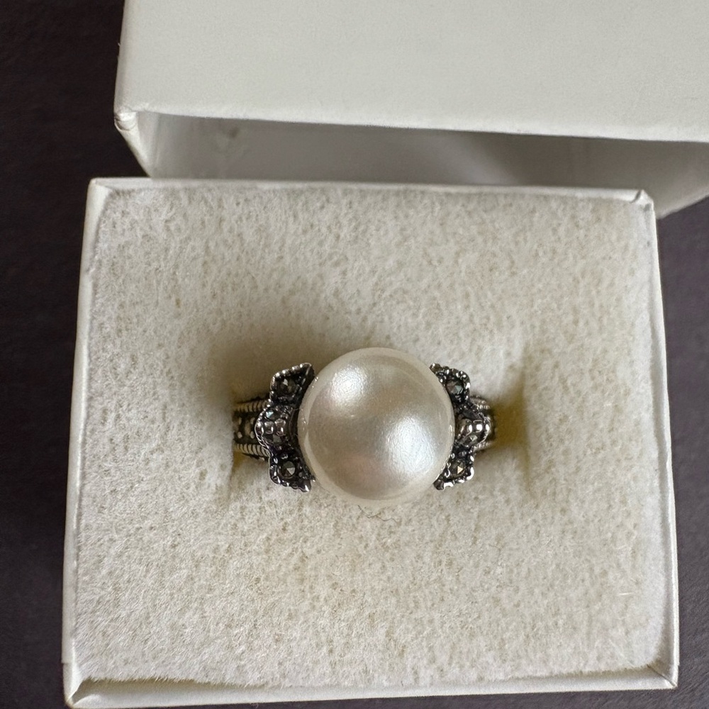 NIB- Elegant Pearl and Marcasite/925 Silver Women's Ring, 6